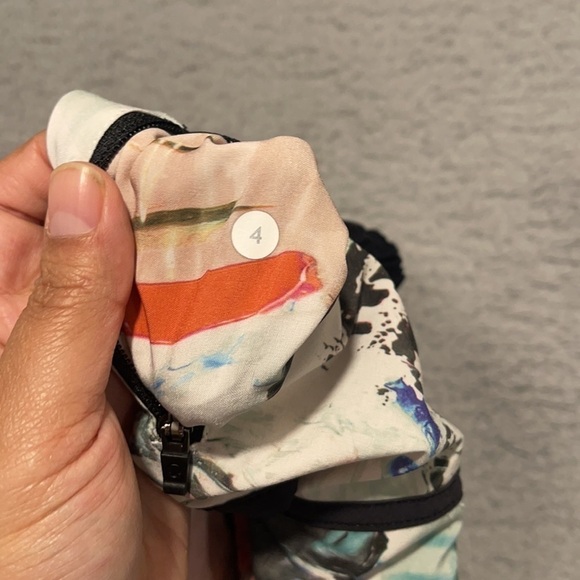 Lululemon Shorts Womens 4 vintage Black Tracker Pigment Wave Multi Athletic - Picture 5 of 5